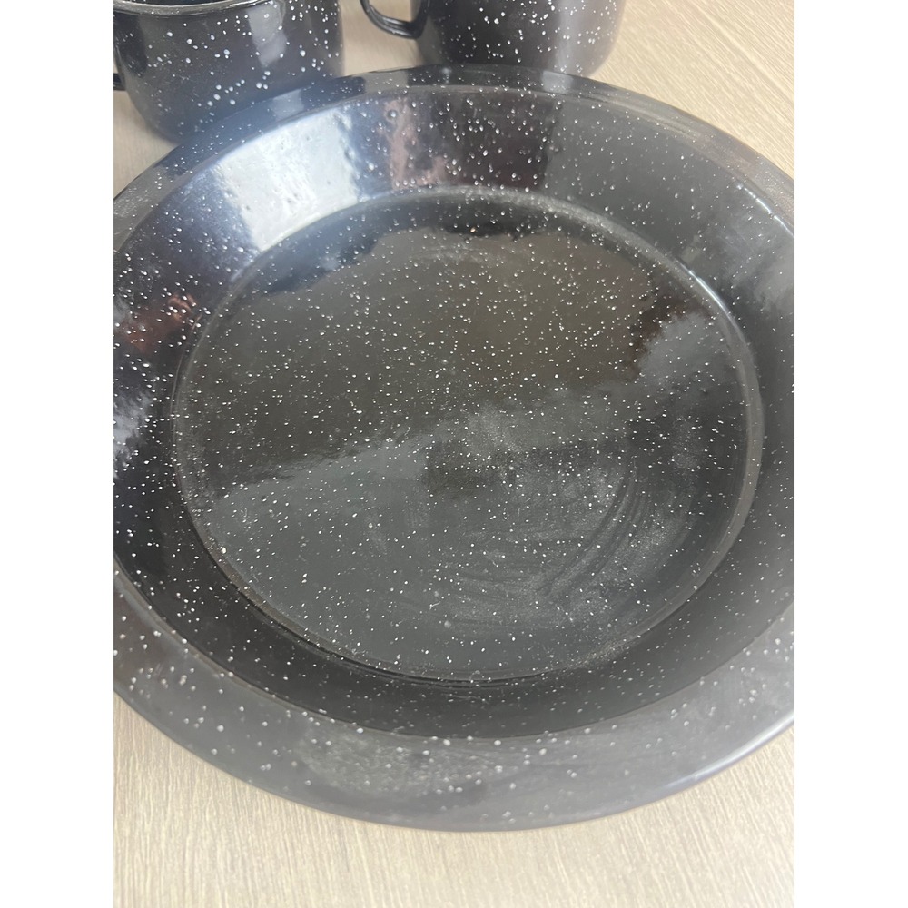 Vintage Black Speckled Enamelware 8 Piece Set 4 Plates 4 Mugs Camping Cabin - Picture 3 of 9